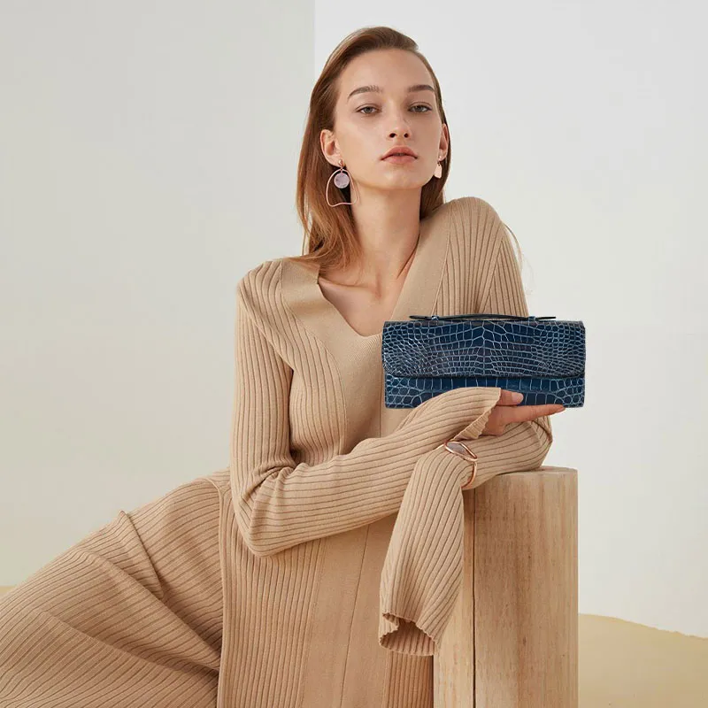 Flip-top Shiny Nile Crocodile Clutch bag - Model presentation