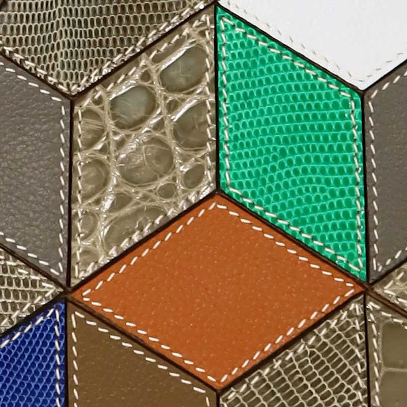 diamond-shaped square design Rare leather luxury tote - Leather detail drawing